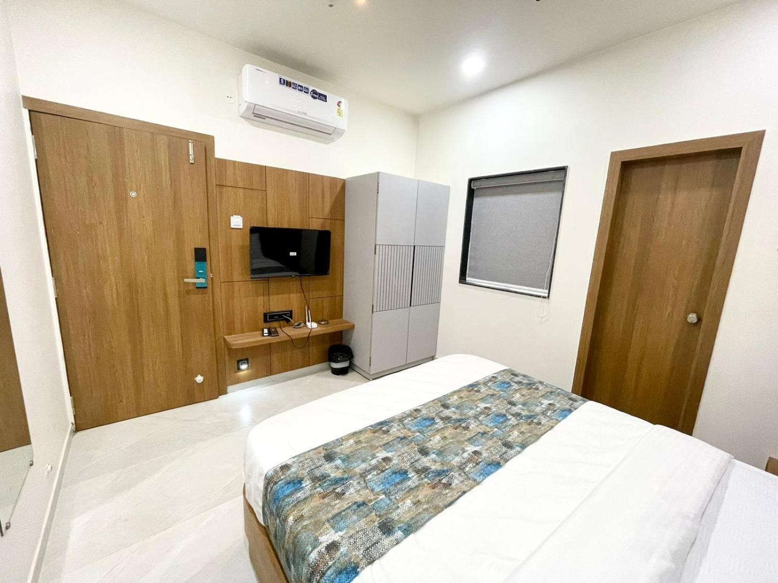 Hotel Royal Elite Rajkot Exterior photo