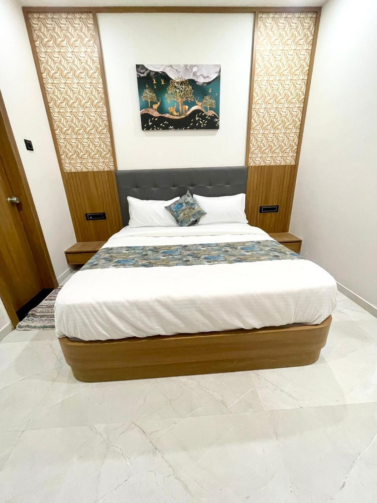 Hotel Royal Elite Rajkot Exterior photo