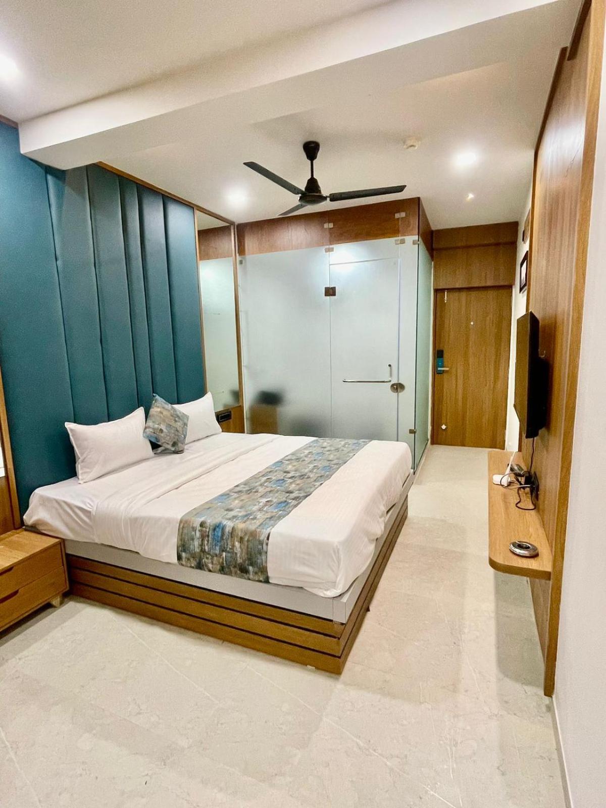 Hotel Royal Elite Rajkot Exterior photo