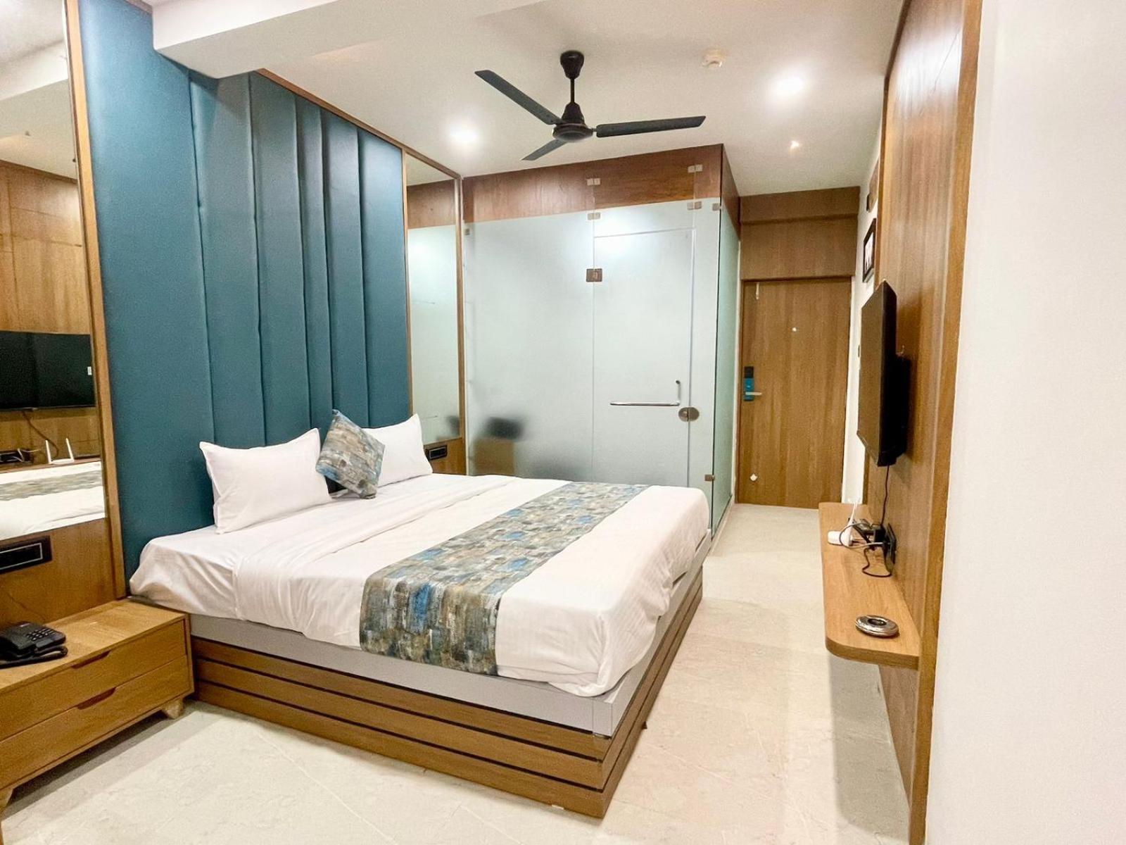 Hotel Royal Elite Rajkot Exterior photo