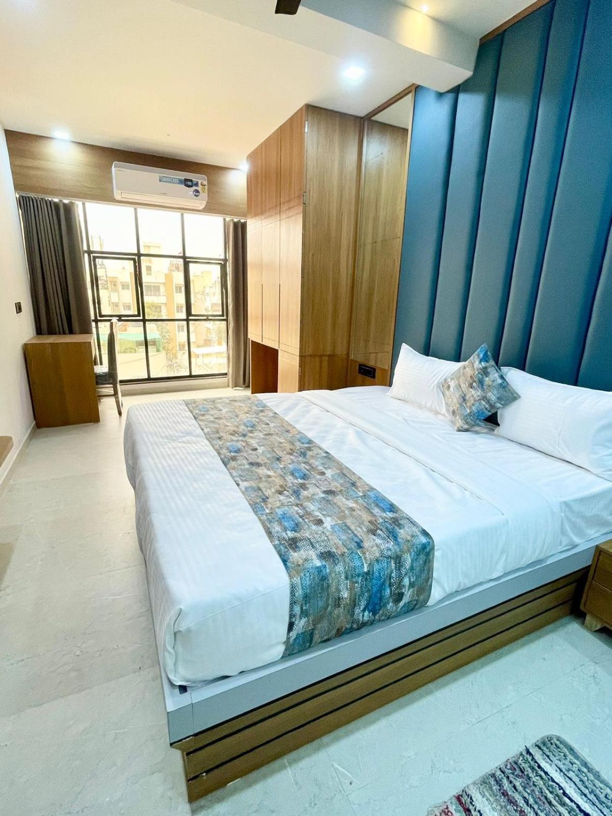 Hotel Royal Elite Rajkot Exterior photo