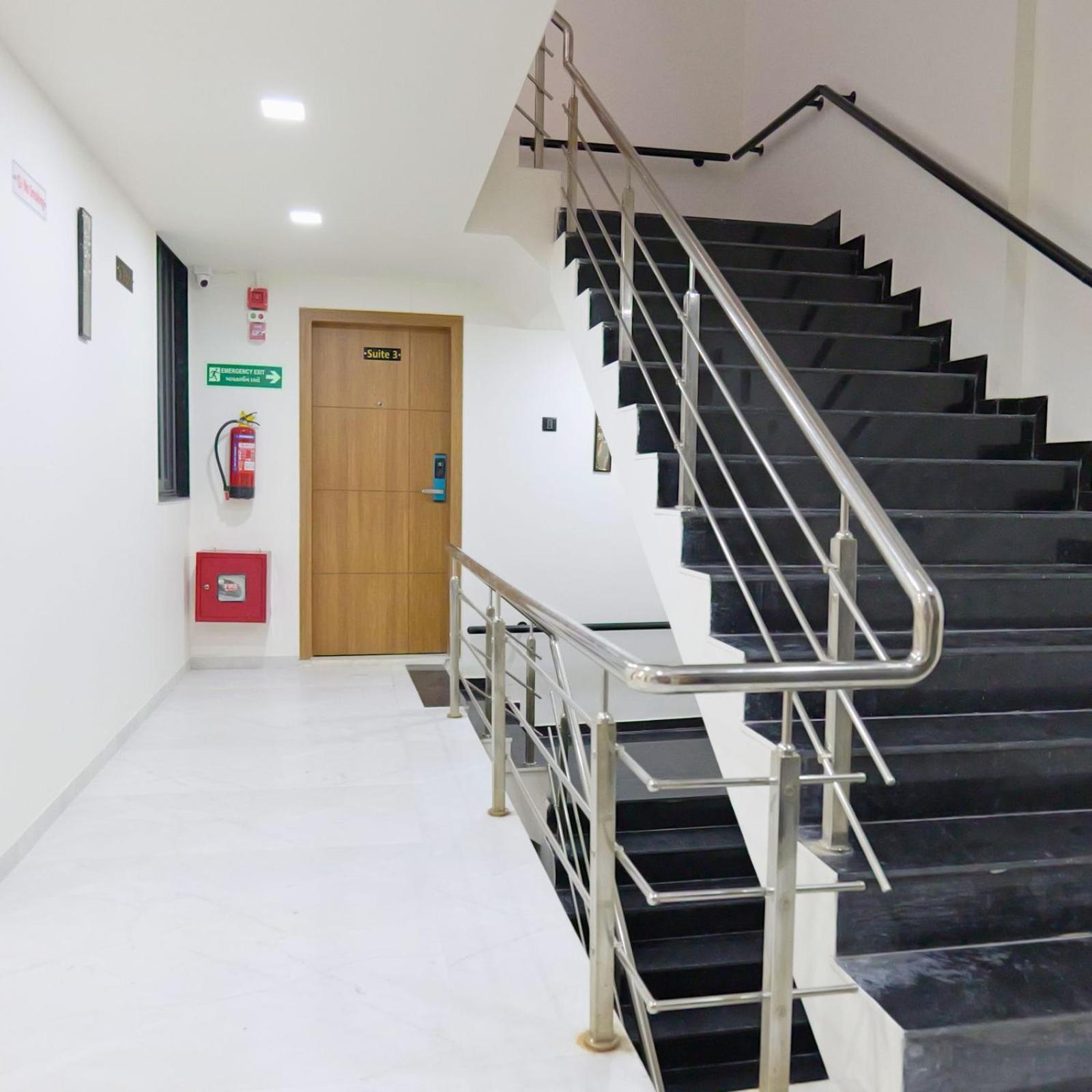 Hotel Royal Elite Rajkot Exterior photo